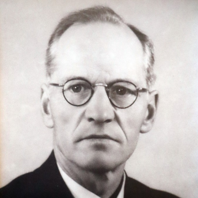 Algot Rådenstein, ordförande i Skedevi kommunfullmäktige 1939-1951 samt i Hävla kommunfullmäktige 1952-1966.Originalporträttet hänger i sessionssalen i Finspångs kommunhus.