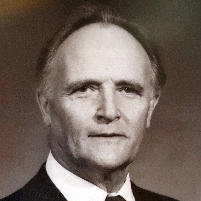 Torild Lindvall, ordförande i Finspångs köpings kommunfullmäktige, 1953-1970 samt Finspångs kommunfullmäktige 1971-1972.Originalporträttet hänger i sessionssalen i Finspångs kommunhus.
